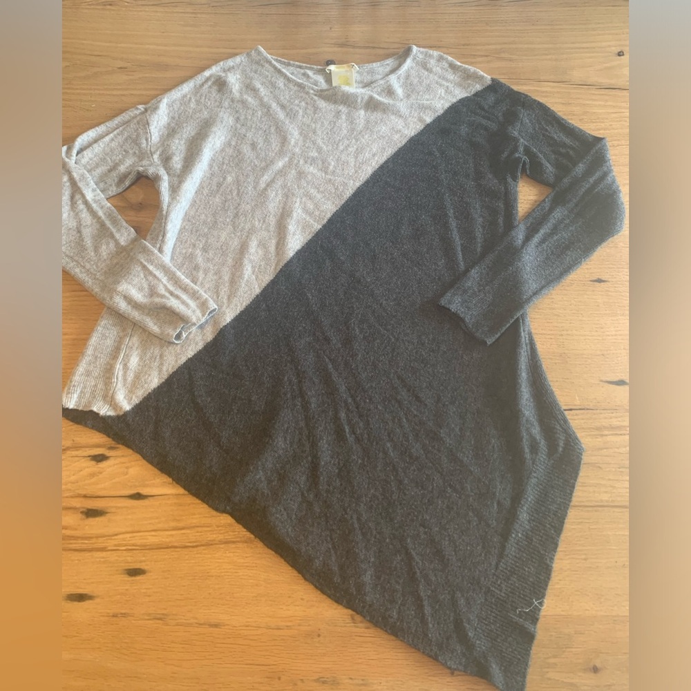 Matty m Colorblock Asymmetrical Long‎ Sleeve Sweater Gray Light Gray Women’s S